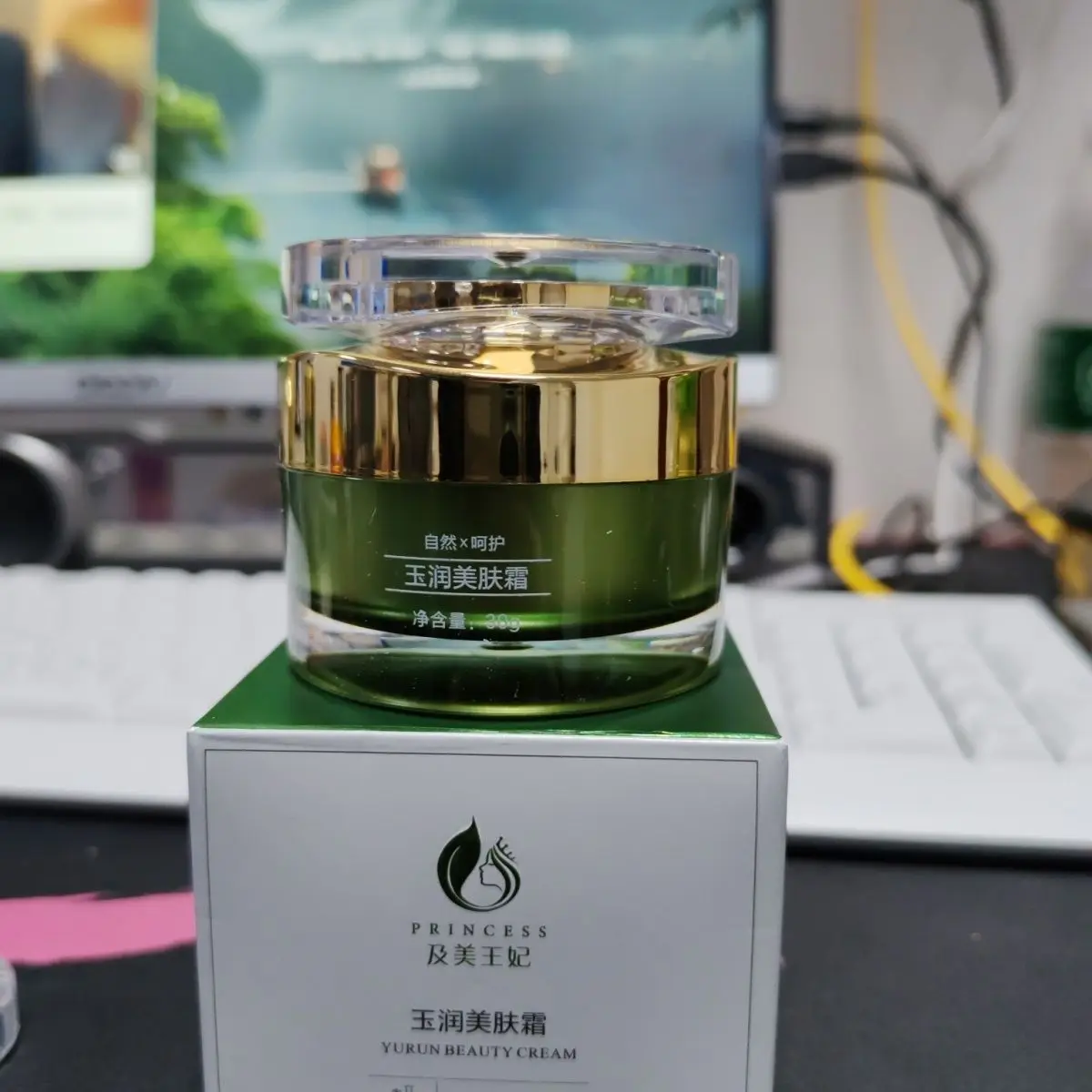 

Увлажняющий и осветляющий крем Jimei Princess