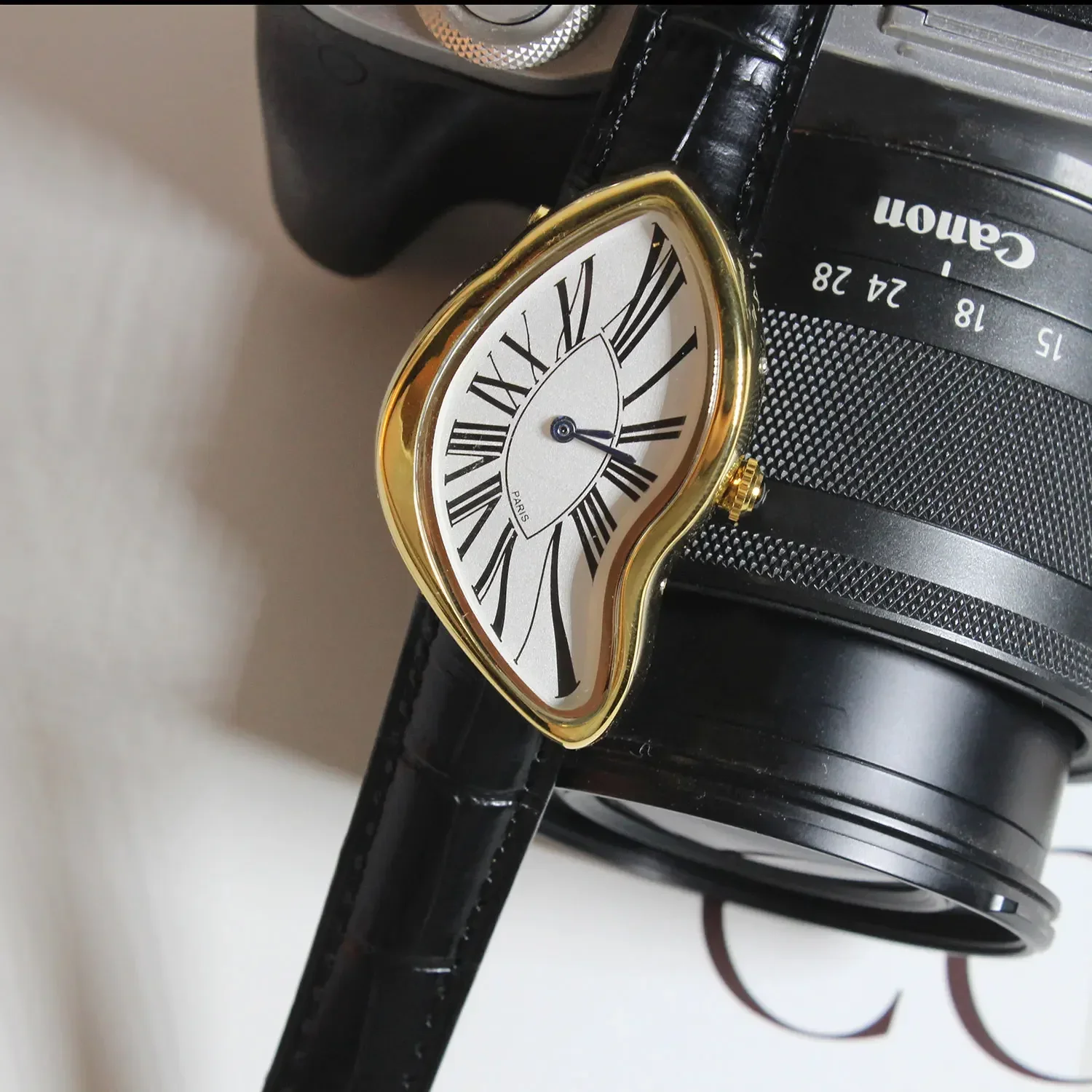 New Medieval Alien Watches Melt and Twist Y2K Alien Ladies and Men Leather Strap Fashion Advanced Ins Niche Design Quartz Watch