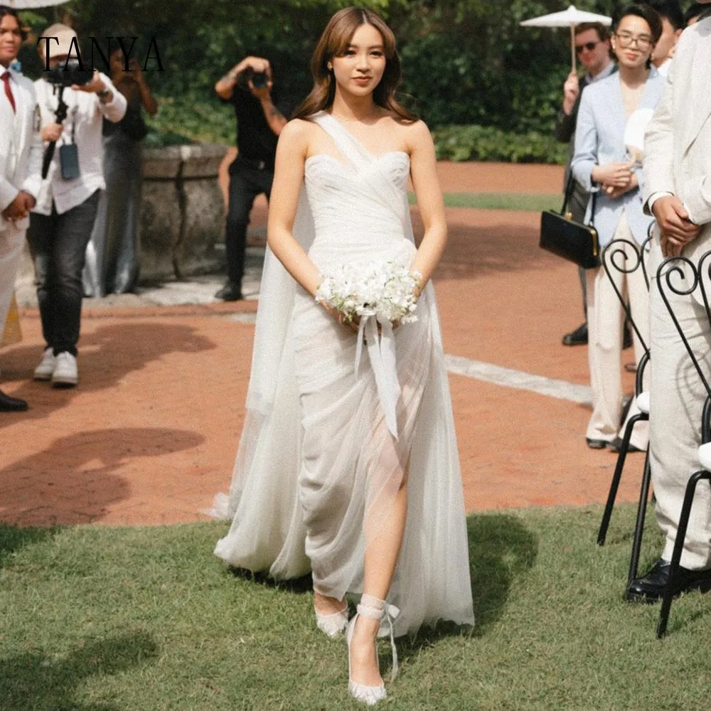 Vestido de novia de tul suave elegante, vestido de novia de sirena sin mangas con cuello en forma de corazón, abertura lateral alta, vestido de cola de barrido