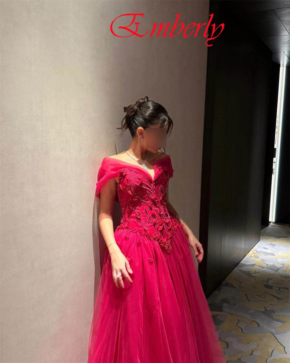 Abito da sera a trapezio personalizzato lungo fino al pavimento Squisito tulle con scollo a V al largo della spalla Abiti per occasioni speciali Partaydres alla moda