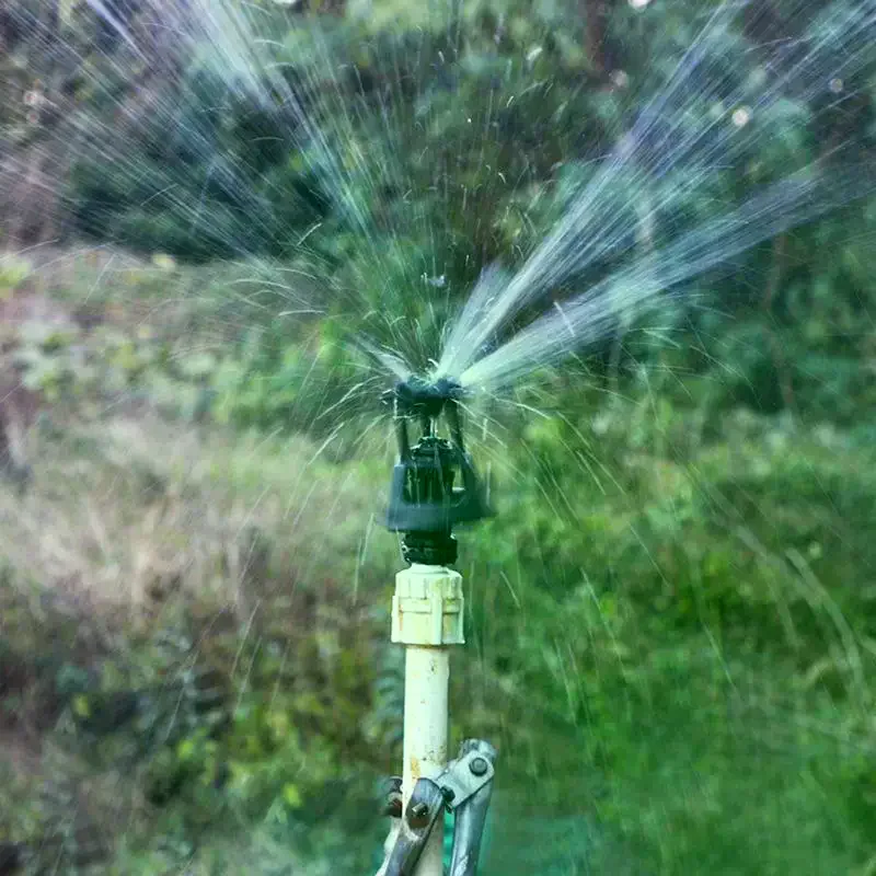 Rotary Watering Sprinkler Durable 360 Degree Wobbling Sprinklers Universal Garden Irrigation Nozzle Plastic
