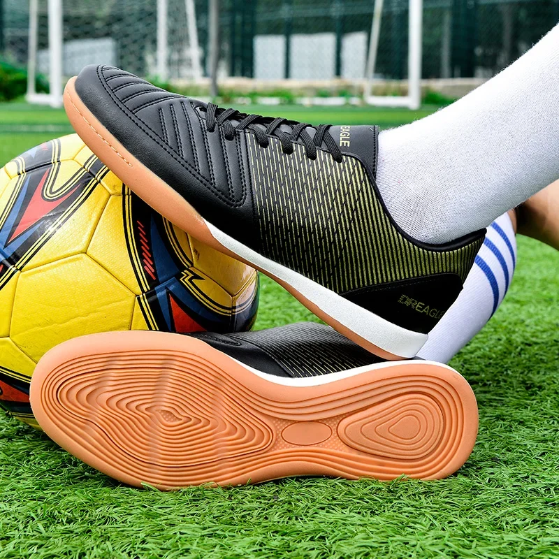 Professional Indoor Futsal Shoes Men Soccer Cleats IC Non Slip Male Football Boots Chuteira De Futebol Society Football Shoes