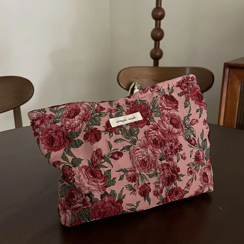 Borsa per il trucco rosso scuro per ragazza alla moda Borsa per cosmetici da donna floreale jacquard Comoda pochette per assorbenti igienici per