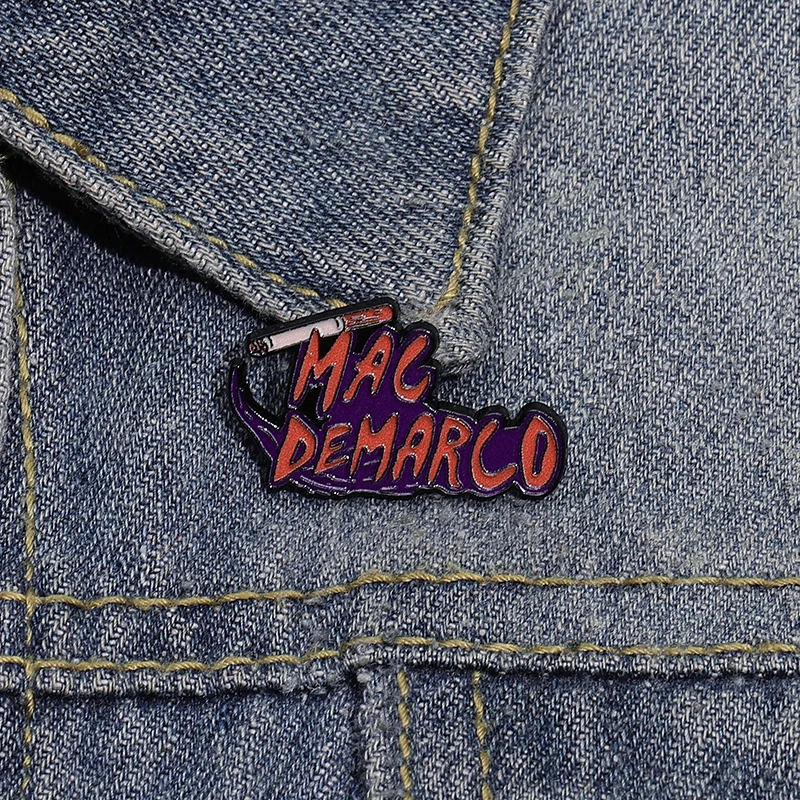 MAC-DEMARCO الأحمر إلكتروني بروش مضحك السجائر شارة معدنية دبابيس ظهره الملابس والمجوهرات والاكسسوارات الديكور هدية