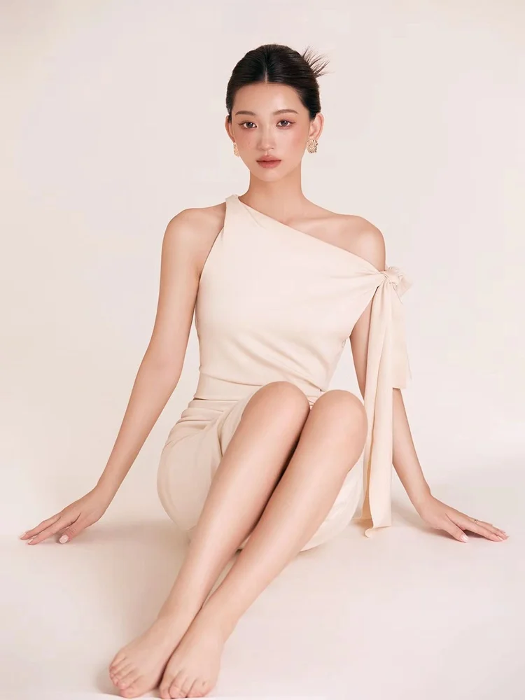 

Fashionable Portrait Photography Costume Studio Theme Simple Personality Art Photo Image Art Photography Clothing