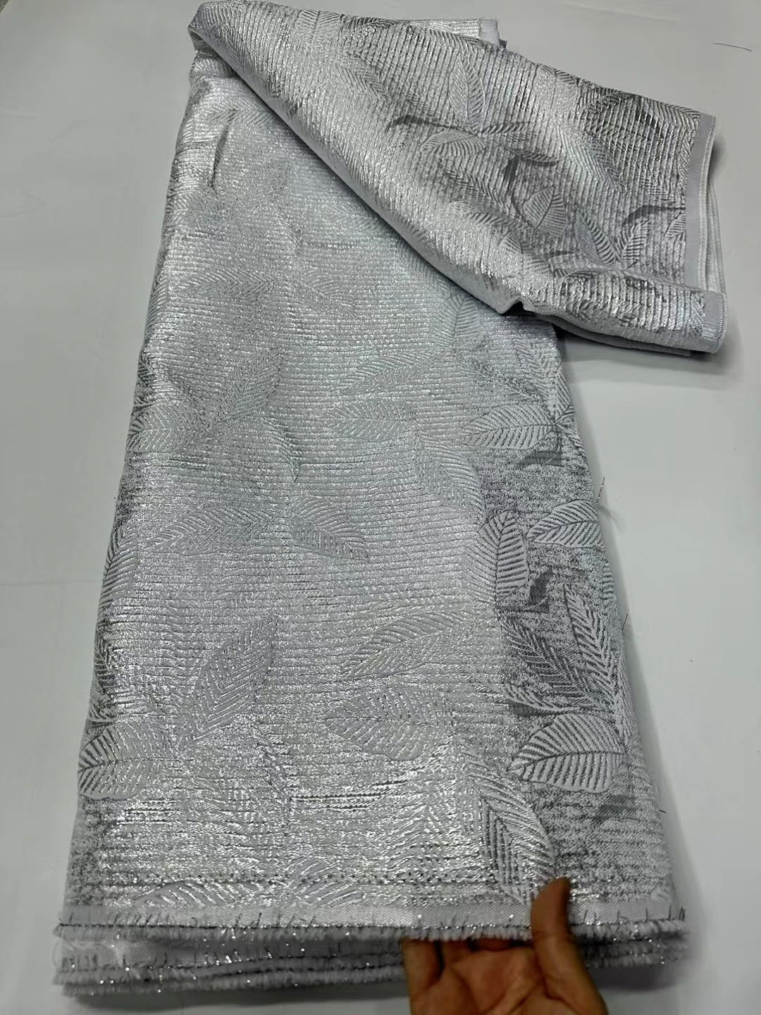

Новое поступление, серебряная африканская дамасская парча, кружевная ткань, 2025 г., высокое качество, французская нигерийская жаккардовая кружевная ткань для платья KCW2511