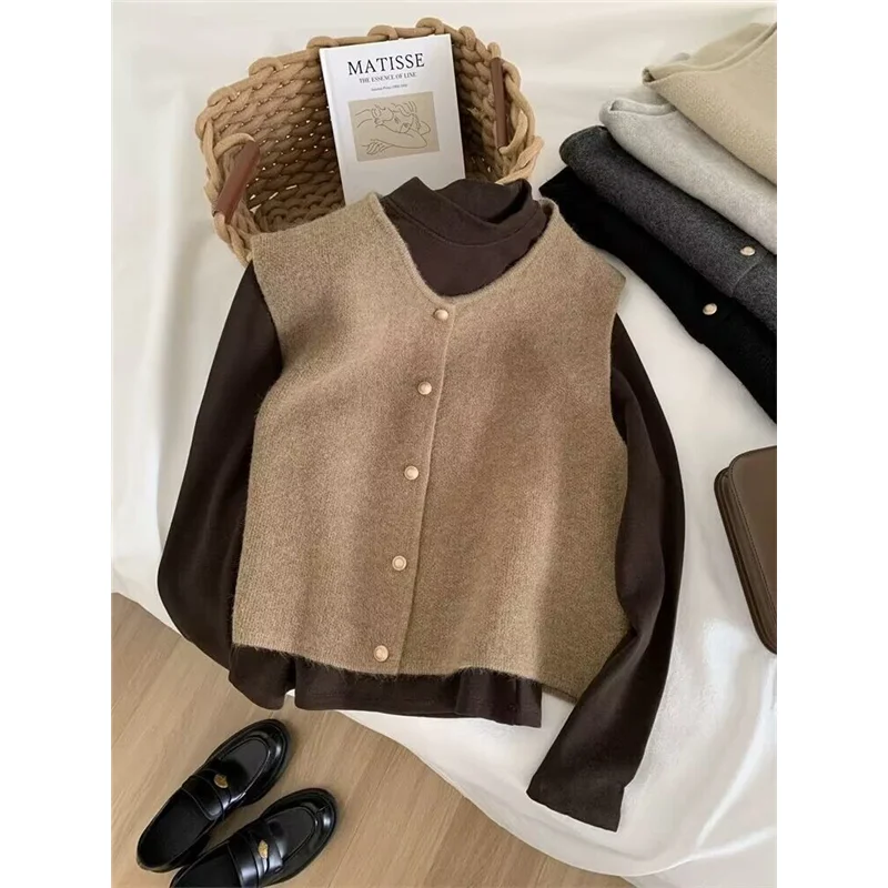 Retro Gold Buckle round Neck Knitted Vest Women's Base Layer Sweater Autumn Winter Layering Top Fashionable Versatile Style