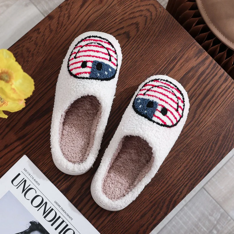 Pantoufles mignonnes avec visage souriant pour femmes et hommes, chaussures d'intérieur en peluche pelucheuse avec semelle antidérapante, cadeaux d'hiver confortables et chauds