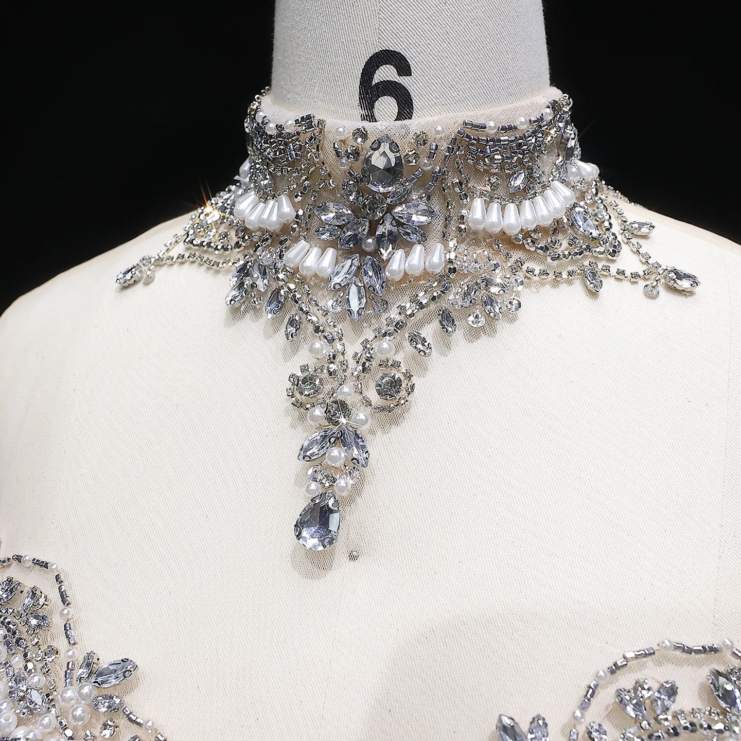 Sharon Said Dubai Champagner Hochgeschlossenes Abendkleid mit Perlenbesetzter Meerjungfrauen-Silhouette Damen Formelles Ballkleid SS380 Maßanfertigung – Detail 8