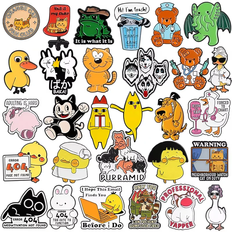 31 Stile Komödie-Animations-Emaille-Pins Cartoon Anime Hund Katze Ente Tier-Broschen Kleidung Anstecknadeln Schmuck Freunde Geschenke