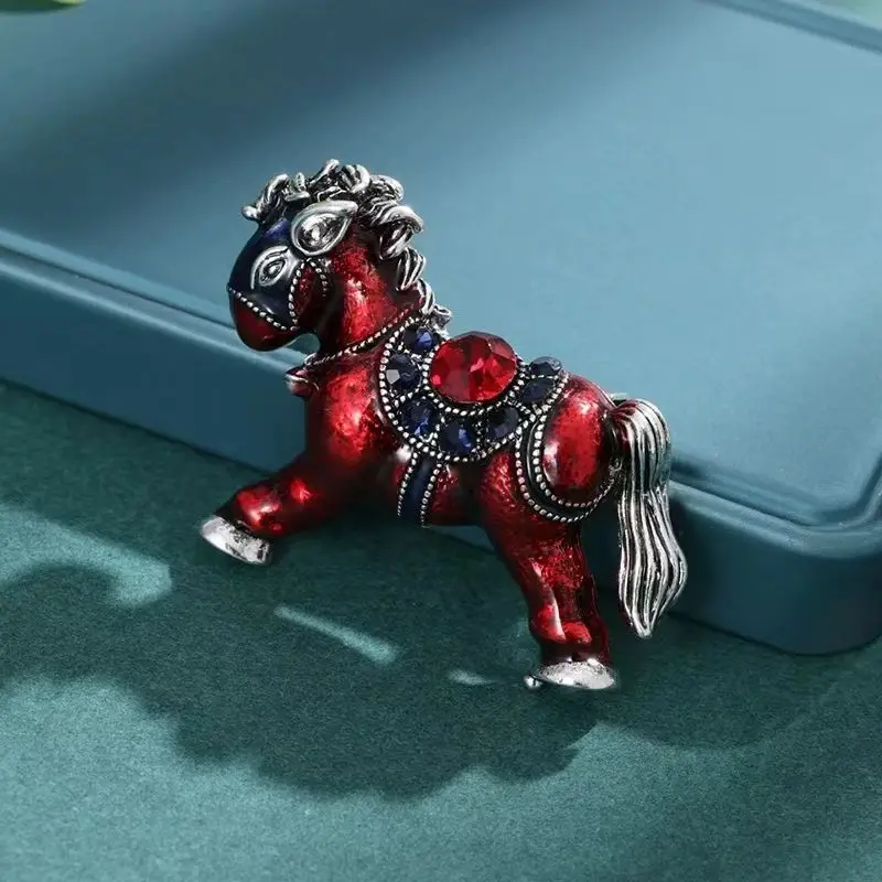 Classic Enamel Horse Brooches for Women Zodiac Animal Lapel Pins Casual Party Accessories New Year Gifts Friends