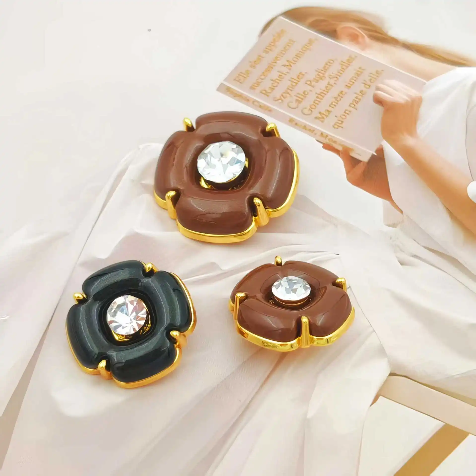 جديد ريترو الكورية نمط الماس جزءا لا يتجزأ من أزرار معدنية DIY بها بنفسك كتلة اللون فستان بتصميم بدلة مع مخيط يدويا الملابس الخياطة الملحقات