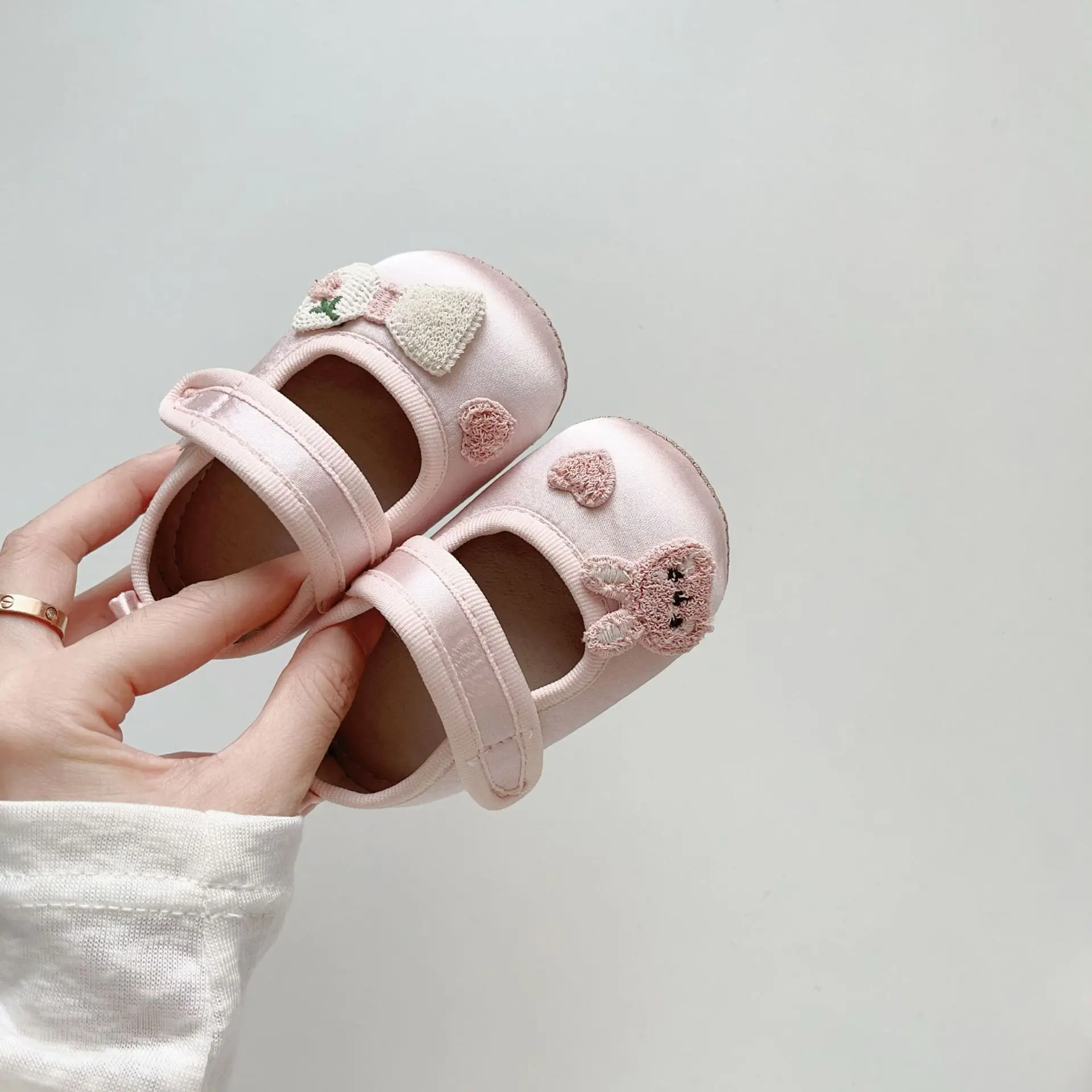 2025 outono bebê menina primeiros caminhantes sapatos sola macia antiderrapante arco coelho detalhes estilo princesa velcro 0-18 meses ​