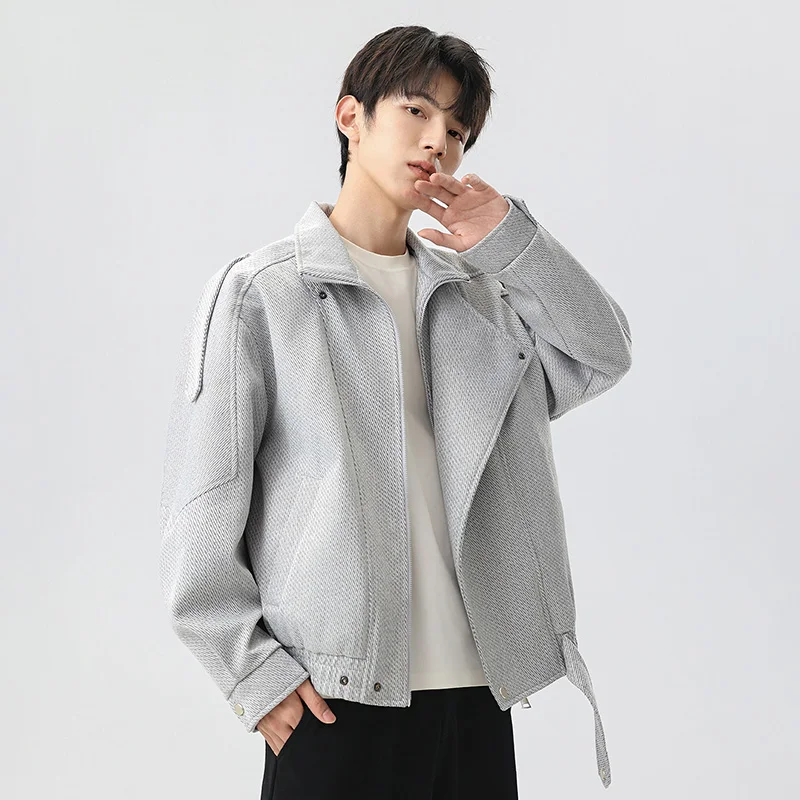 

Мужская байкерская куртка из искусственного двух частей с волнистыми текстурированными вставками и двойным воротником — верхняя одежда из смеси шерсти