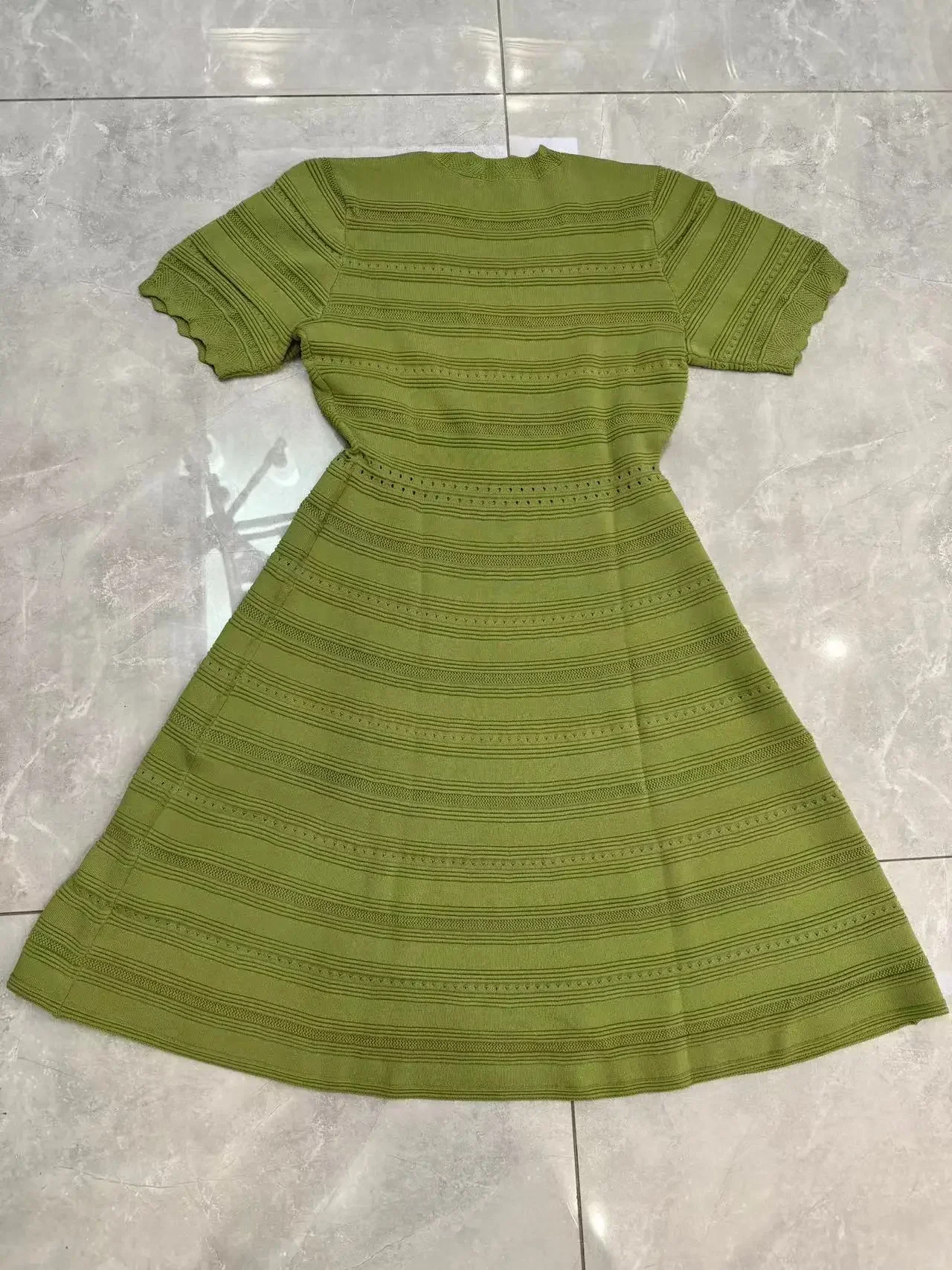 Robe élégante à col en v pour femmes, couleur unie, ajourée, manches courtes, Slim, tricotée, nouvelle mode été 2024 521113