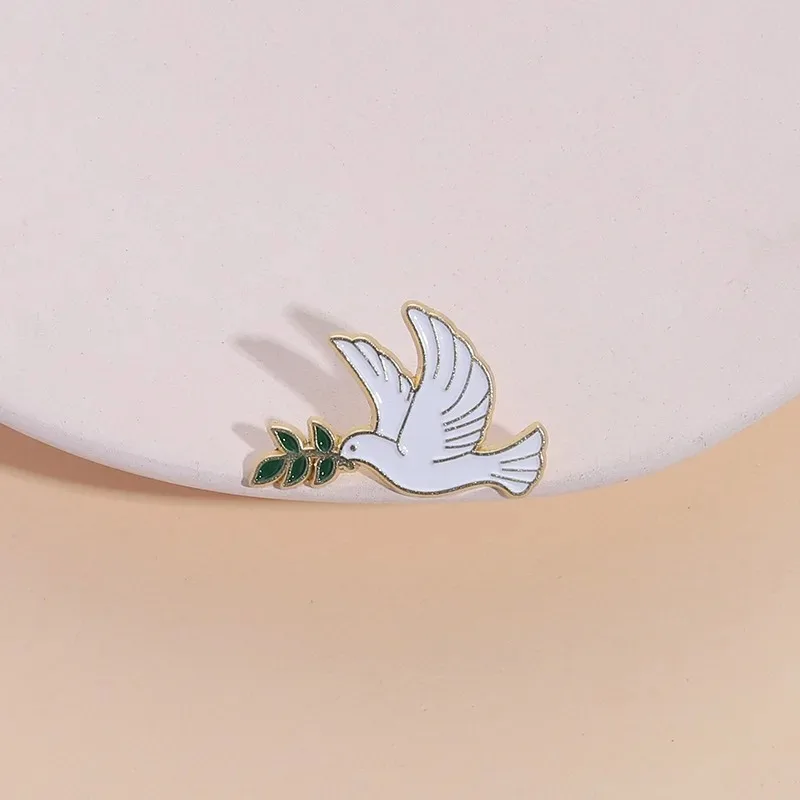Cute Cartoon Symbolizing World Peace Pigeon Enamel Brooch Creative Dove Olive Lapel Pin Badge Sports Jewelry Gift