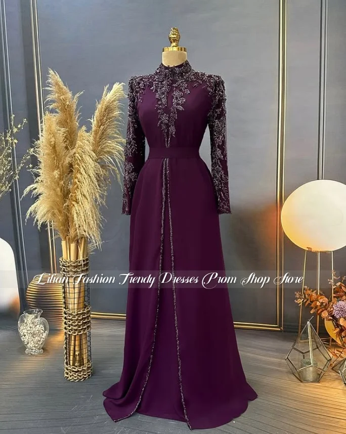 Maßgeschneidertes Pflaumenfarbenes Hochgeschlossenes Langarm-Muslimisches Abendkleid Dubai Abaya Perlenverziertes A-Linien-Festkleid Wunderschönes Muslimisches Hochzeitskleid