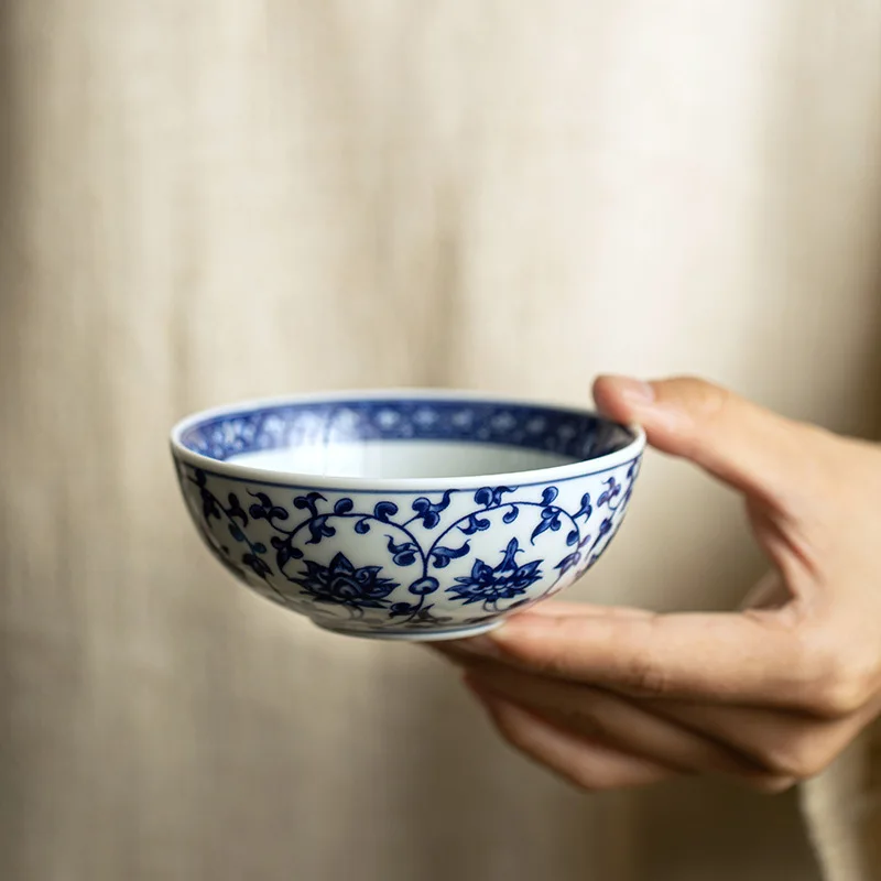 Jingdezhen Handmade Blue White Interlocking Lotus Master Tea Cup Large Tasting Cup Ceramic Kung Fu Tea Set Home Office Gift Box