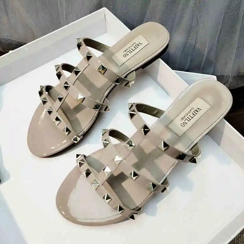 Naked gray flat