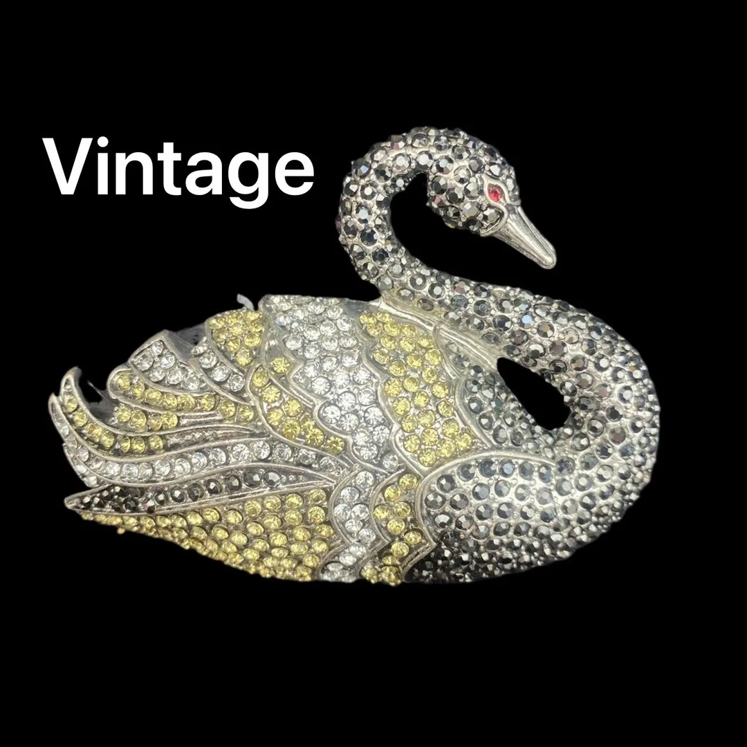 

KF European and American Fashion Trends Vintage Heavy Industry Black Swan Inlaid with Shiny Czech Diamonds High-quality Brooch