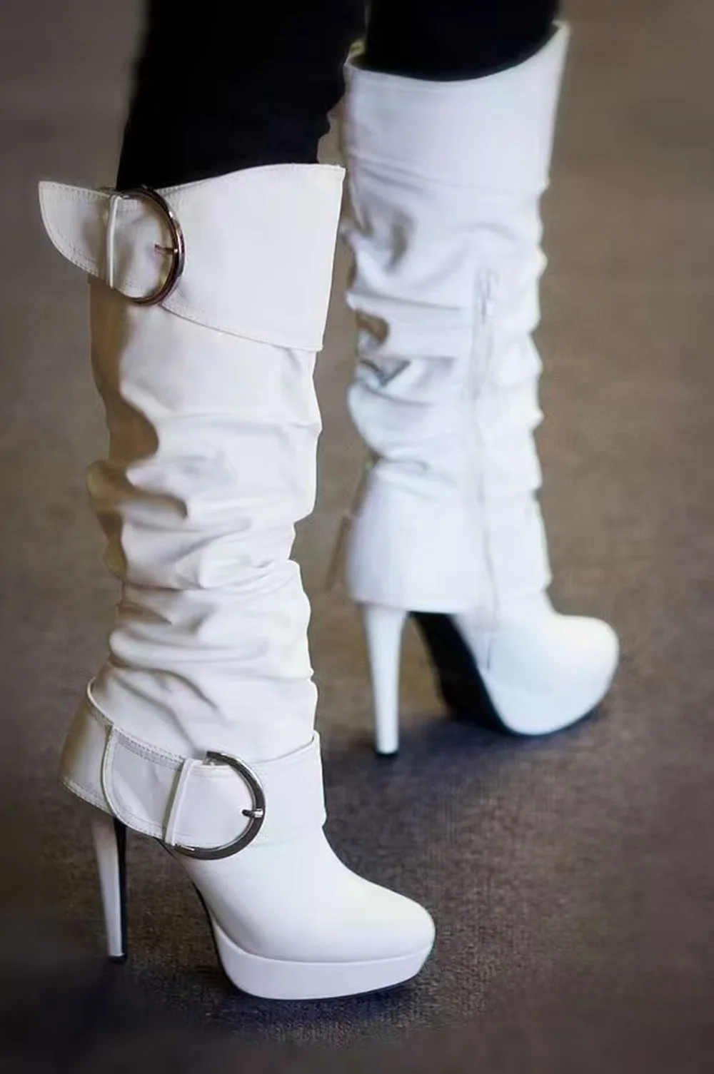 

Design White Slouchy Leather Knee-High Boots Oversized Buckle Detail Stiletto Heel Platform Versatile Modern Style Women's Boots