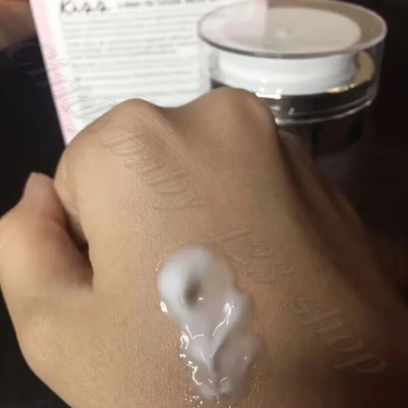 يستخدم قناع النوم الأبيض لي في تايلاند 30 جرامًا لتفتيح لون البشرة وإزالة الميلانين ليلاً قبل الذهاب إلى السرير