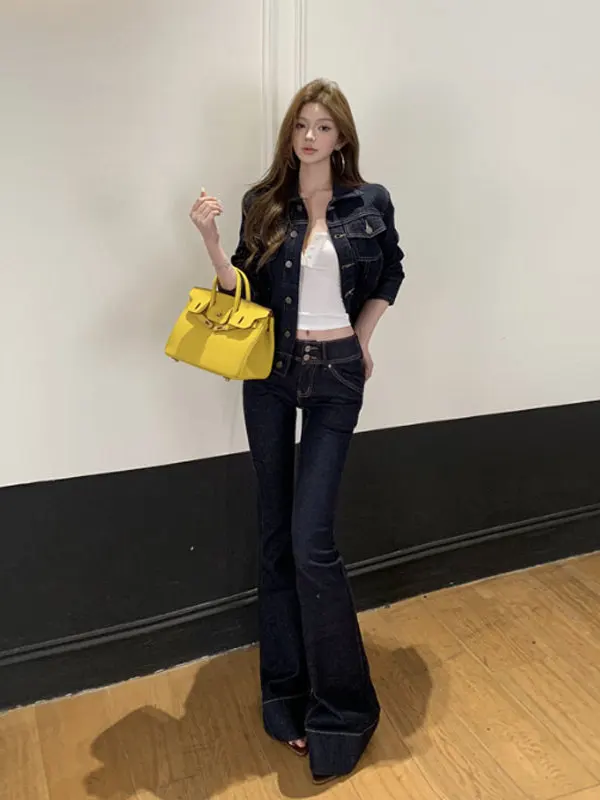 

Комплект из джинсовой куртки в ретро-стиле и расклешенных брюк: элегантный весенний модный комплект верхней и нижней одежды для женщин