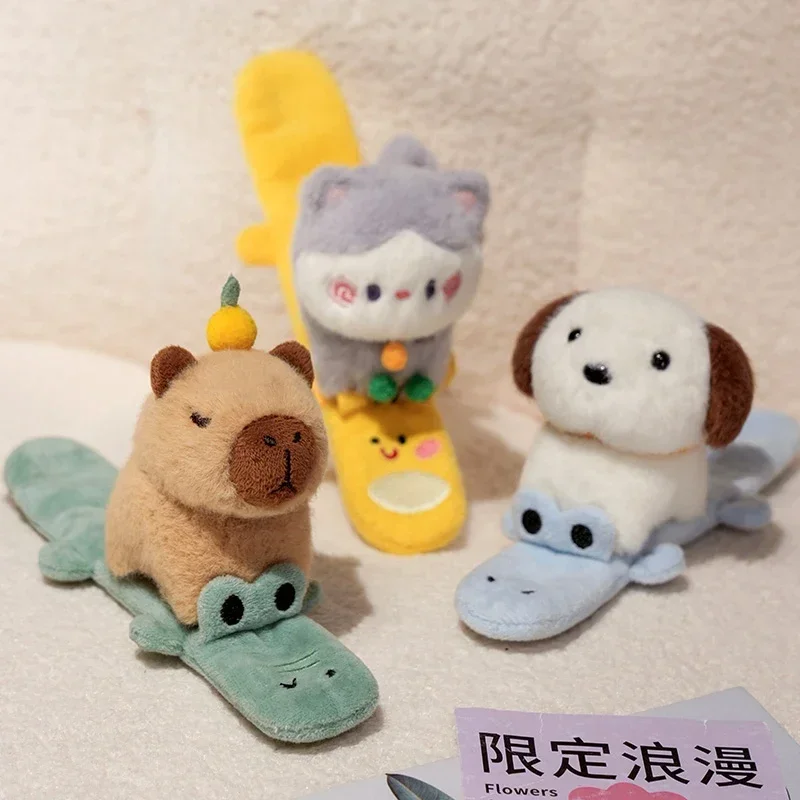 Capybara Slap Snap Wrap Capybara Plushie Armband Armband Kawaii Niedlicher Hund Katze Plüschtier Handring Kreatives lustiges Geschenk – Detail 7