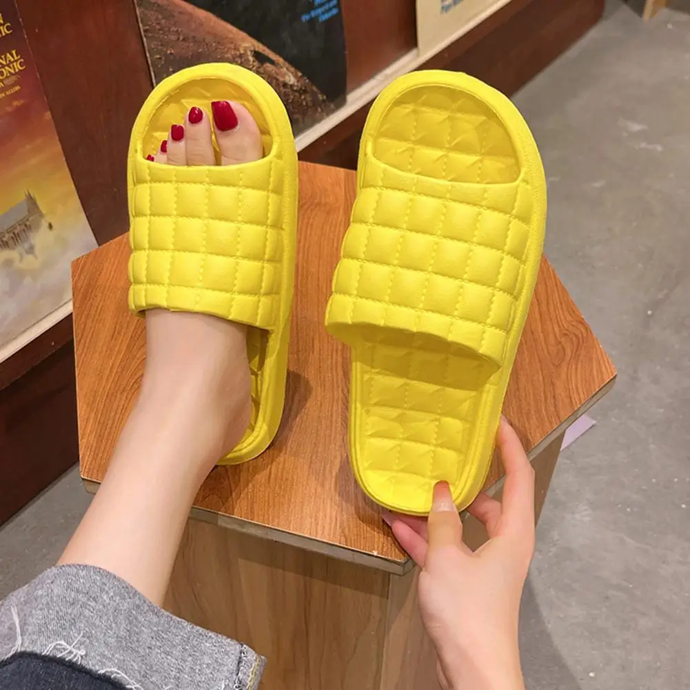 1 Pair Simple House Slippers Grid Pattern Lightweight Indoor Slippers Men Women Summer Home Slides