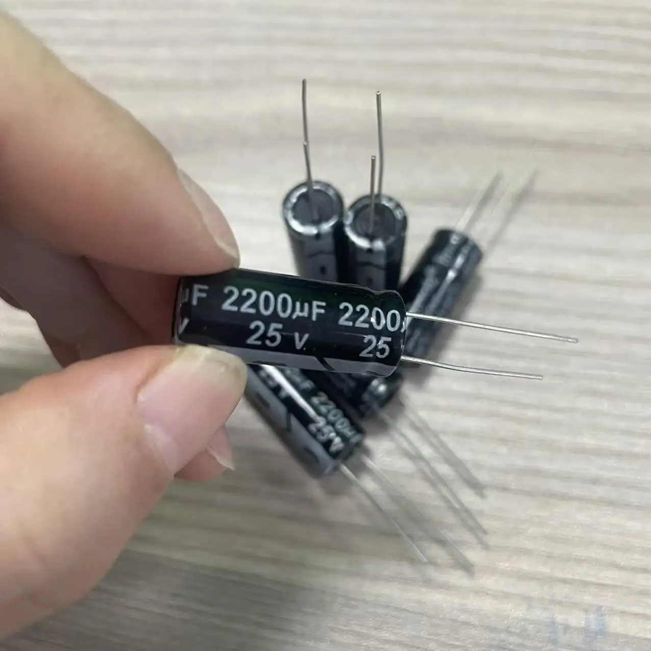 5PCS/Lot 25V2200μF Aluminum Electrolytic Capacitor size 10mmX25mm
