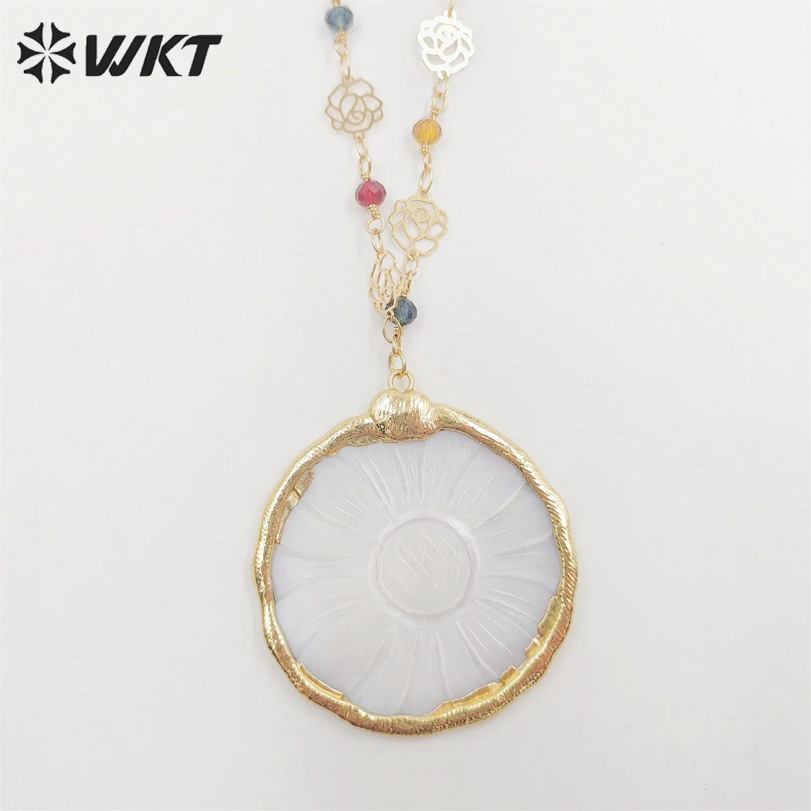 WT-JN216 Amazing Beauty Natural White Shell Sunflower Shape Hand Carved Necklace Charming Beads Chain For Ladies Birthday Gift