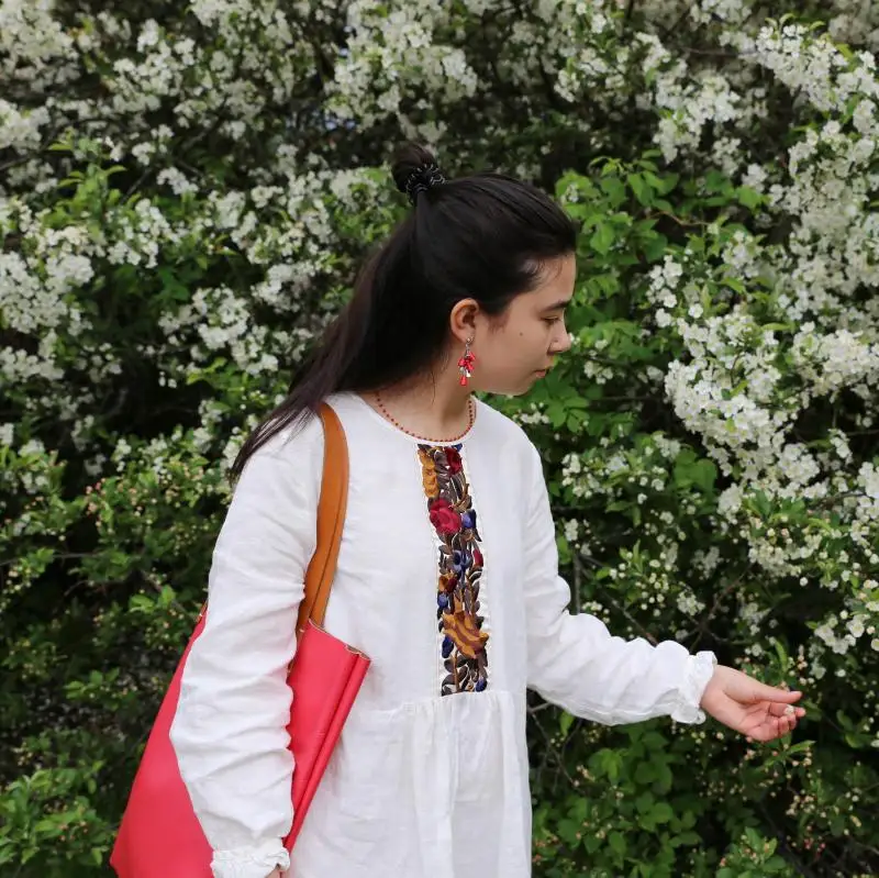 

NaiveDays Loose Large Size Long Sve White Embroidered Dr Jasmine White Linen Material Autumn Collection Women's Dr