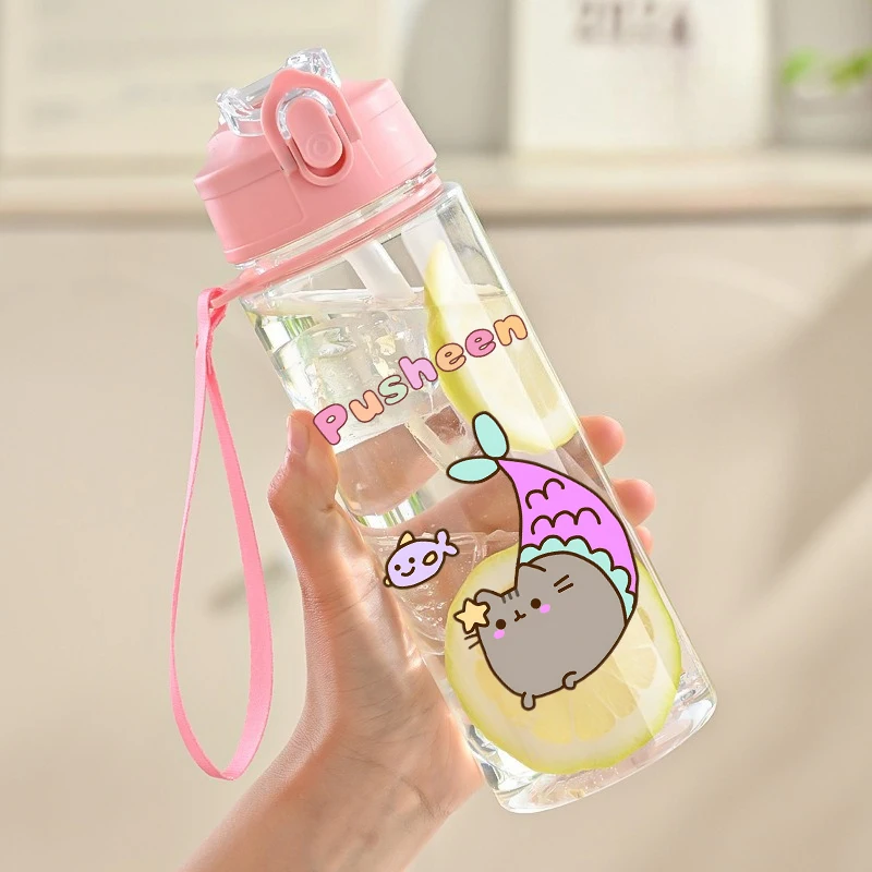 

Бутылка для воды с соломинкой и крышкой в стиле аниме Pusheen, для девочек, для спорта на открытом воздухе, школы, портативная, большой емкости 900 мл, кружка, подарок для женщин