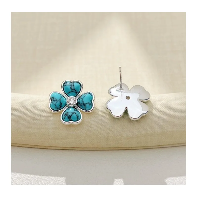 

Light Luxury High-end Sense Retro Turquoise Stud Earrings Niche Design Fashionable Four Small Love Petal Earrings