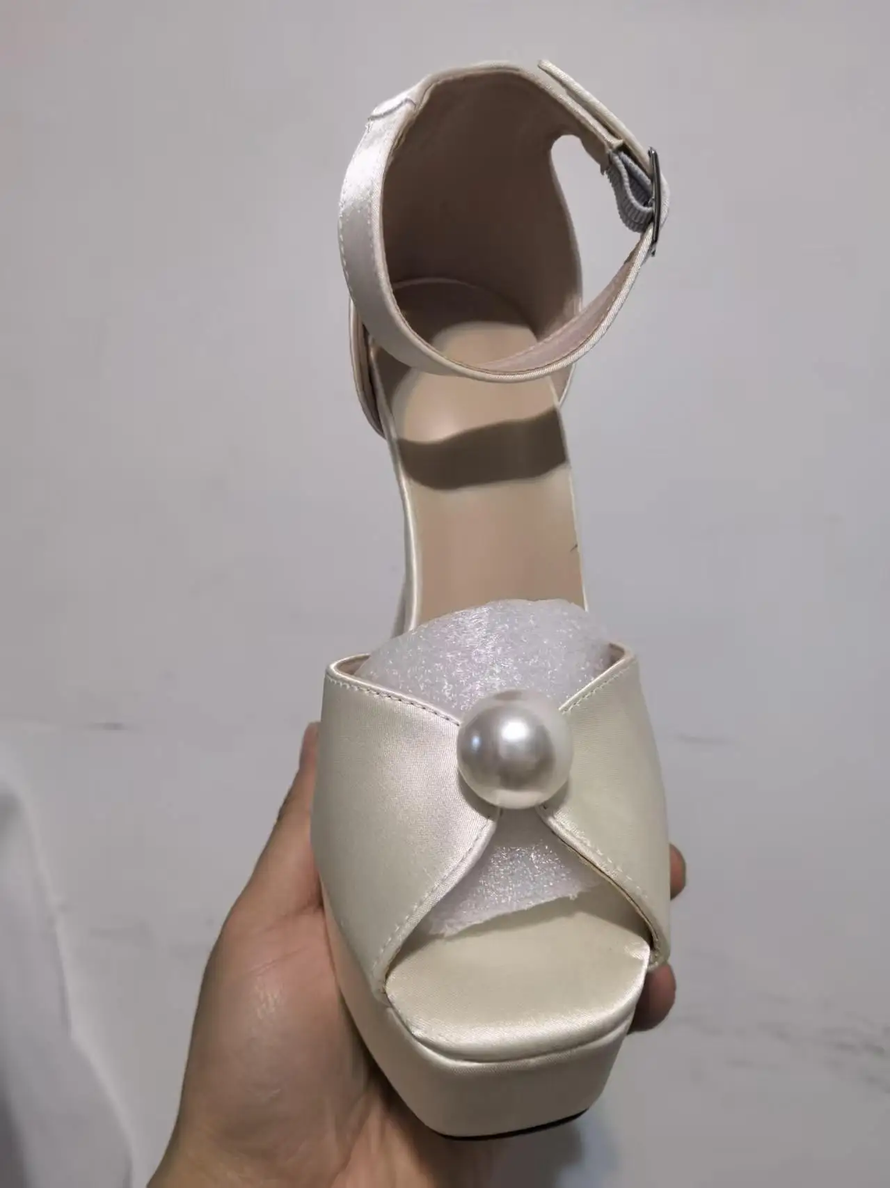 High Quality Large Pearl Satins Buckle Sandals Summer Women's Waterproof Platform Thick High Heels Banquet Wedding Bridal Shoes