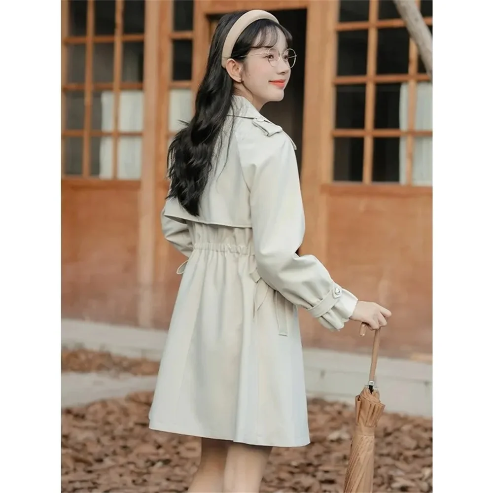 Kleiner Pendler-Trenchcoat im französischen Stil für Damen 2025, neuer koreanischer lockerer Herbstmantel im britischen Stil