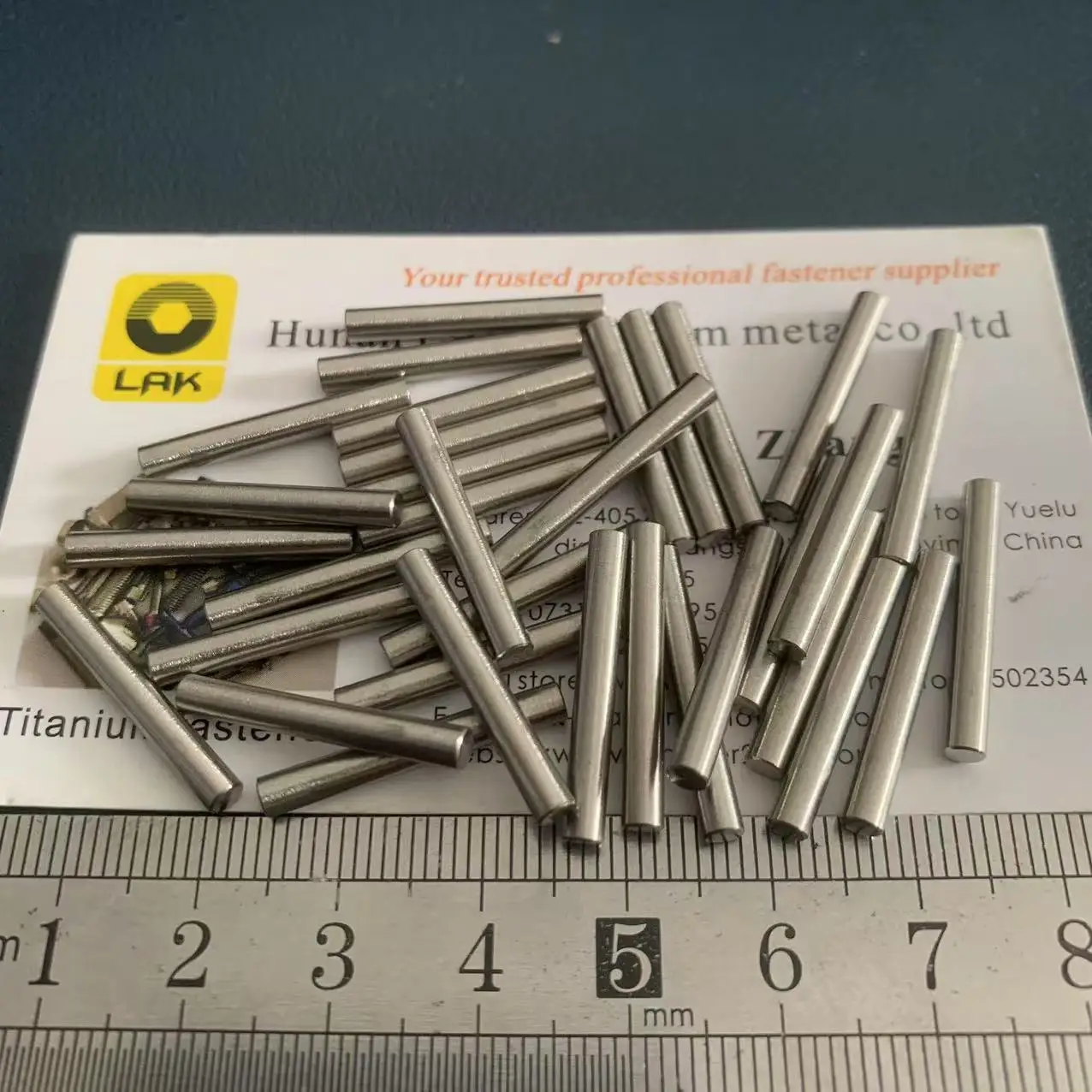 3x22.7 وفقًا للعميل لإنتاج عمود دبوس التيتانيوم لـ RC Gr5