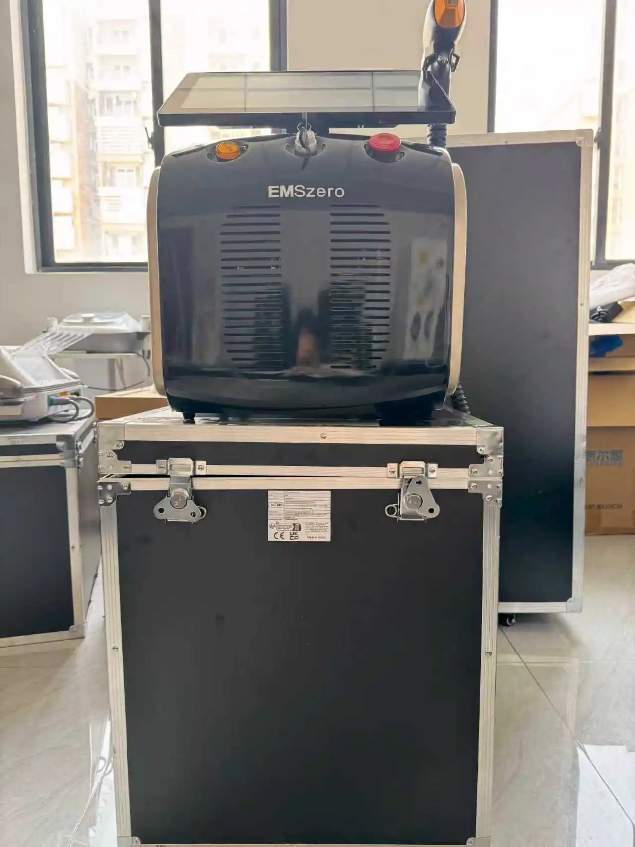 

Безболезненный диодный лазер для удаления волос с 3 длинами волн, одобренный CE, профессиональный аппарат для перманентного удаления волос для салонов красоты.