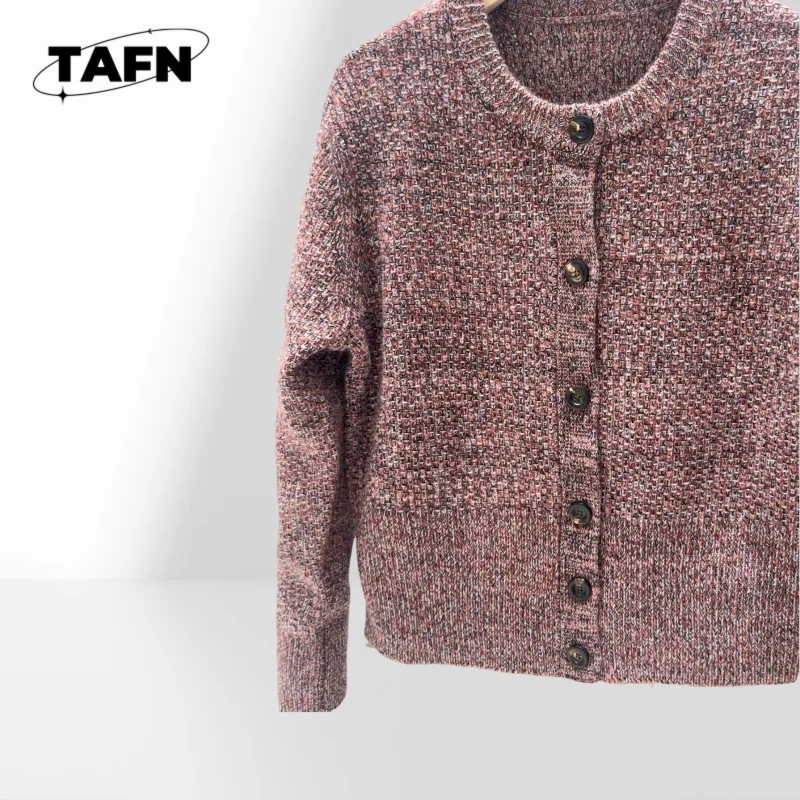 25 سترة كشمير كلاسيكية - مظهر عتيق ودافئ للارتداء اليومي بجودة ممتازة وتصميم خالد AJ0926