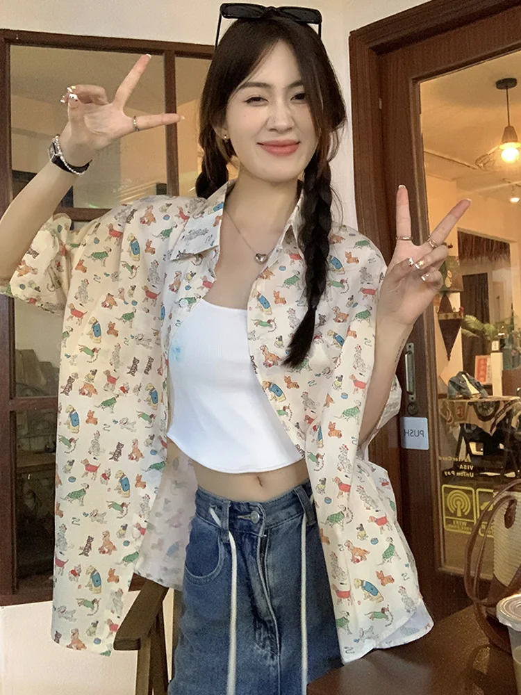 

Stylish Striped Shirts Women Oversized Fit Turn-down Collar Lightweight Fabric Design For Summer Chic Streetwear Or Travel Use