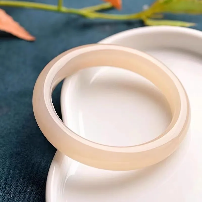 

Новый браслет-браслетка из розового корня лотоса, элегантный и стильный.