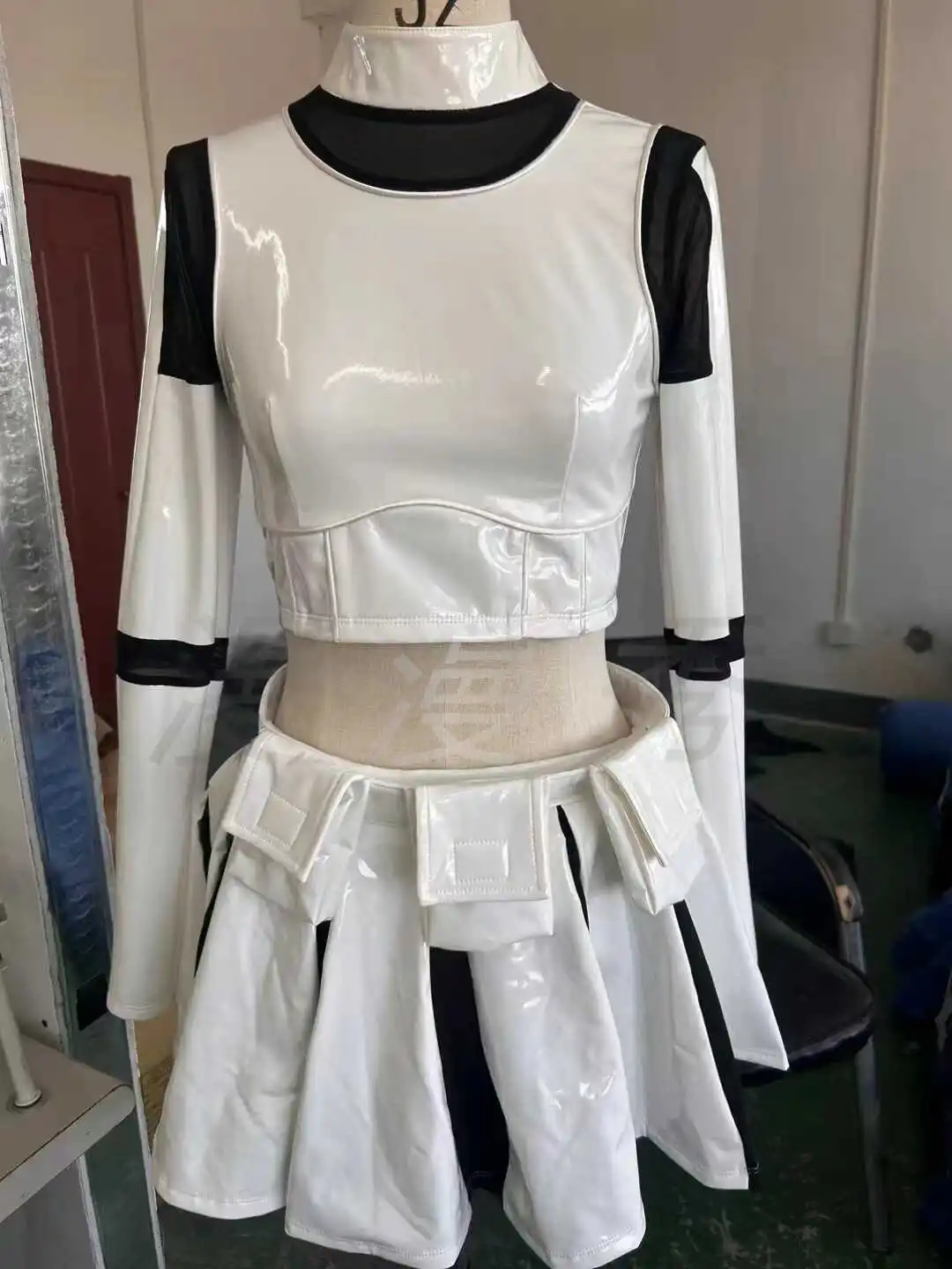 New Sexy black and white patchwork patent leather dance troupe leader costume robot leather suit top+short skirt Set