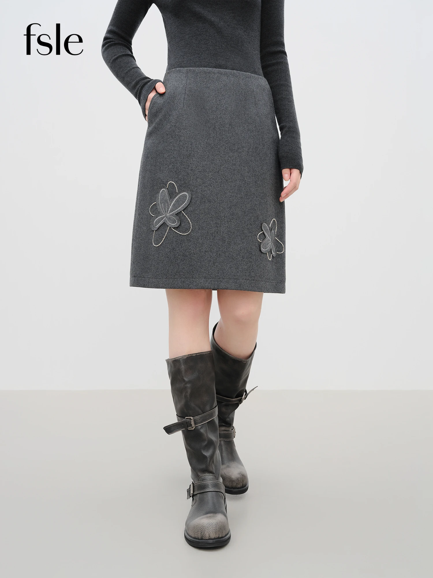 FSLE 【سلسلة ممتازة】سلسلة فاخرة غير رسمية ريترو ستايل زهرة اللؤلؤ حبة التطريز تنورة قصيرة المرأة شتاء 2025 وصول جديد