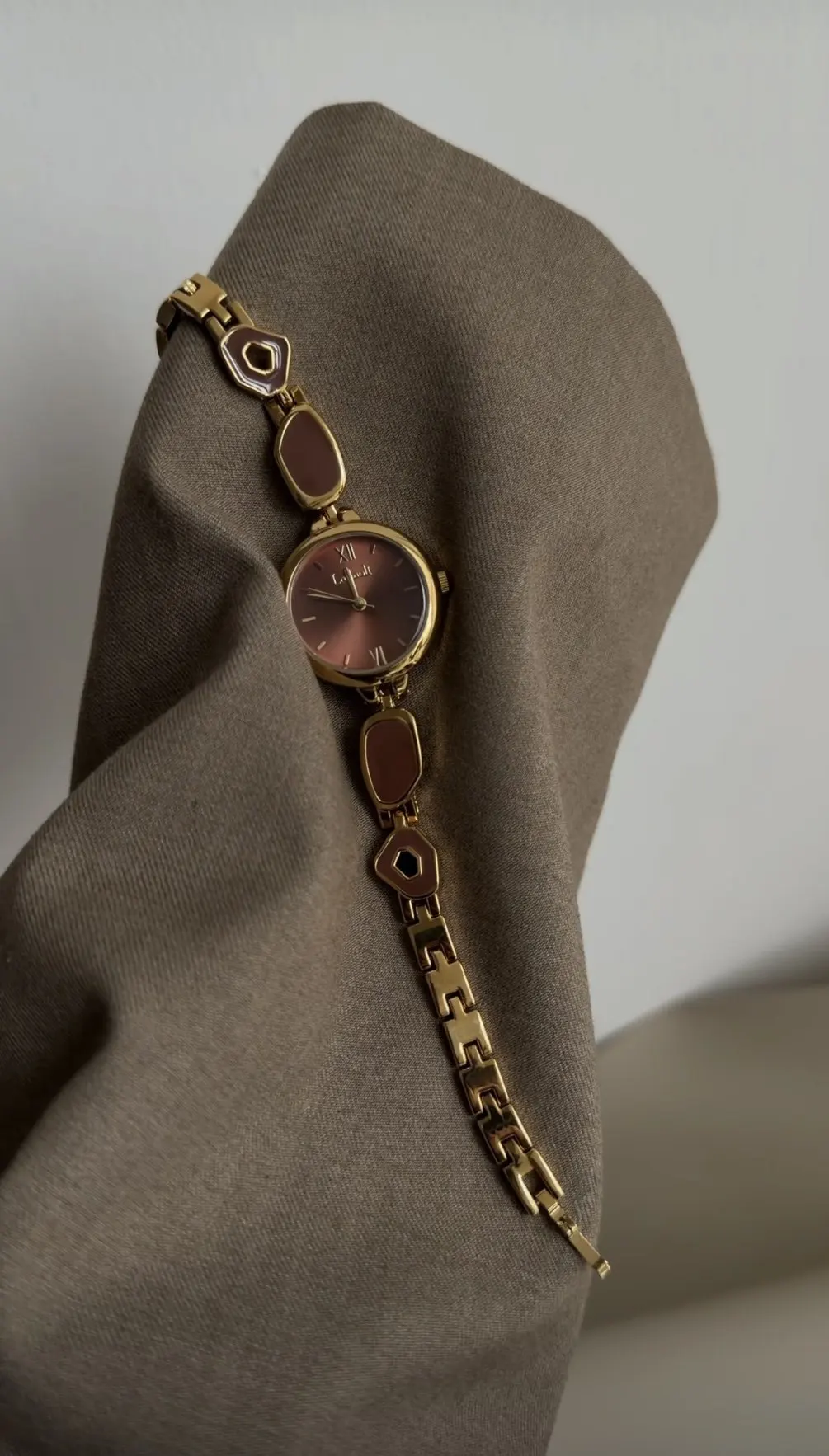 New French Retro-Style Watch In Gold And Brown, A Sophisticated And Elegant Quartz Watch For Women, A Unique Gift For Her.