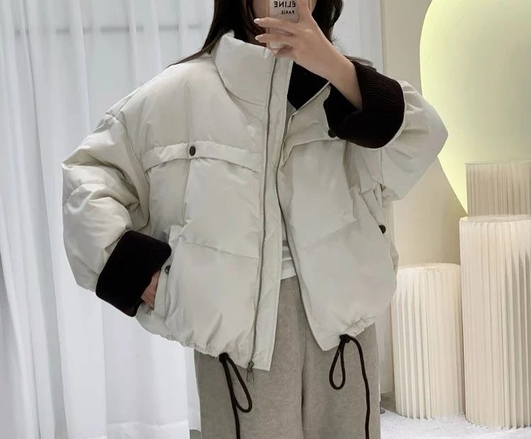 Chaqueta corta de plumón con cuello levantado y franjas de diferente color para mujer en invierno 2025, nueva chaqueta de pan cálida gruesa y suelta