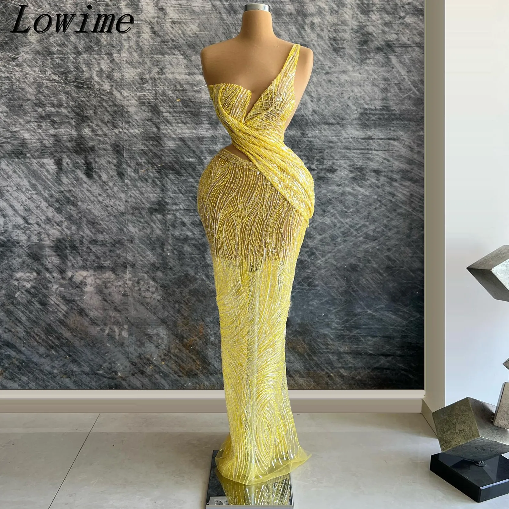 

2025 See Through Party Dresses Sexy Arabic Long Prom Celebrity Dress Beaded Sequins Backless Evening Gowns Women Elegant Robes