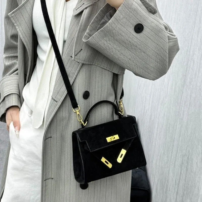

Gorgeous Dainty Crossbody Bag Ladies Office Commuting Work Event Exquisite Charming Dainty Sleek Elegant Versatile Practical