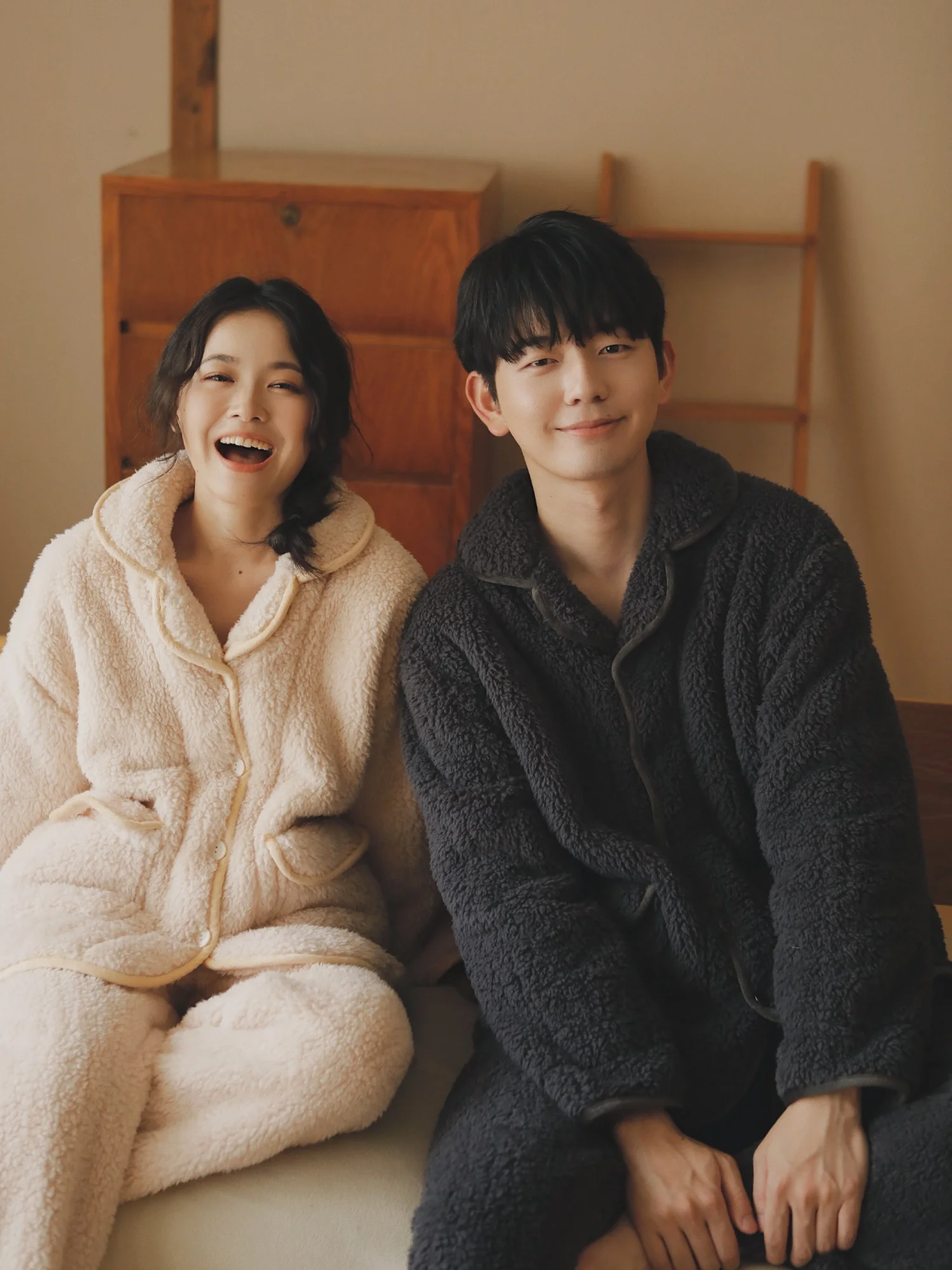 

Японский простой комплект пижам из кораллового флиса для пар, женская домашняя одежда, повседневный осенне-зимний теплый комплект из овечьего вельвета для мужчин