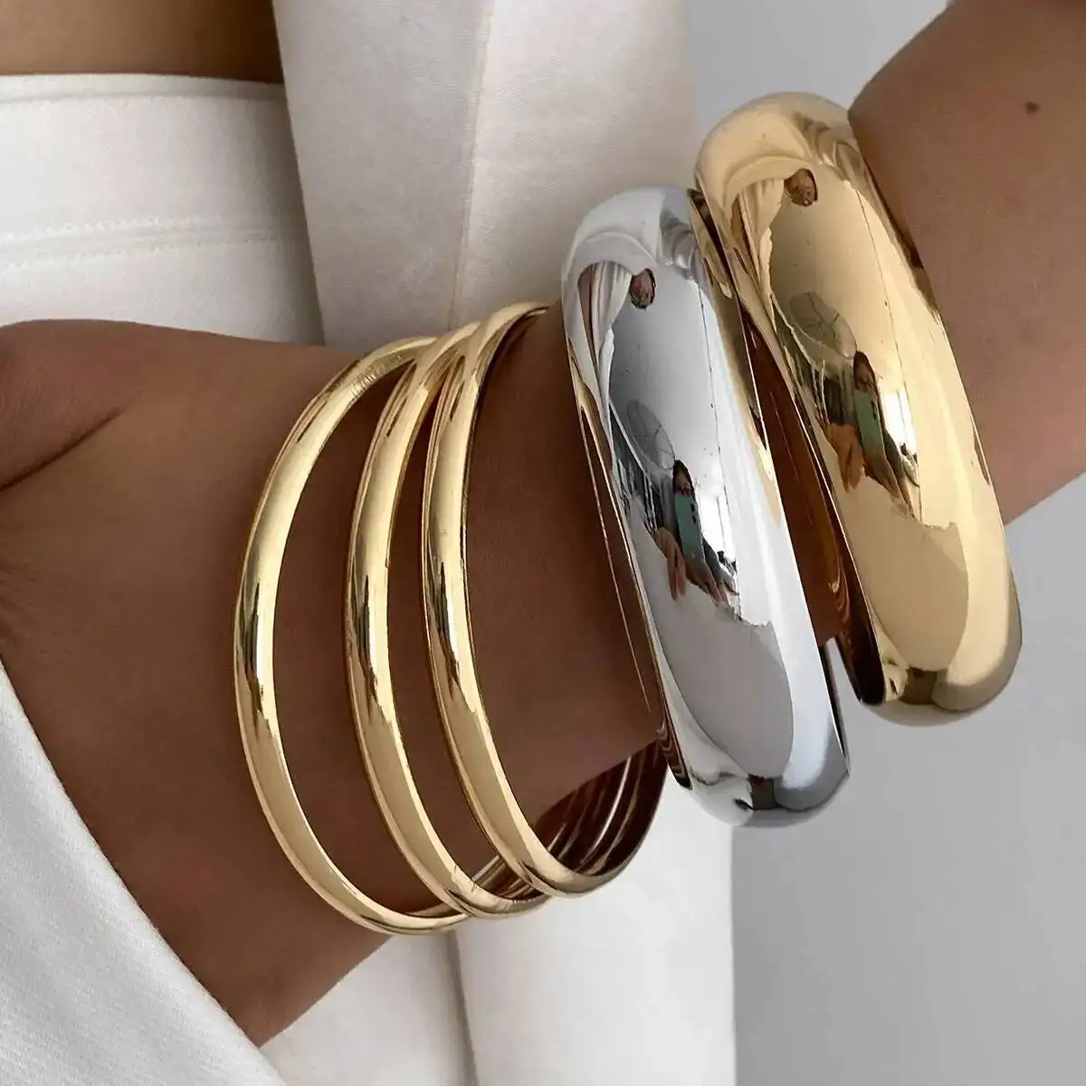 

SHIXIN 5Pcs Minimalist Big Round Wide Bracelets Set for Women Punk Gold Color Silver Colorl Stackable Bangle Party Jewelry New