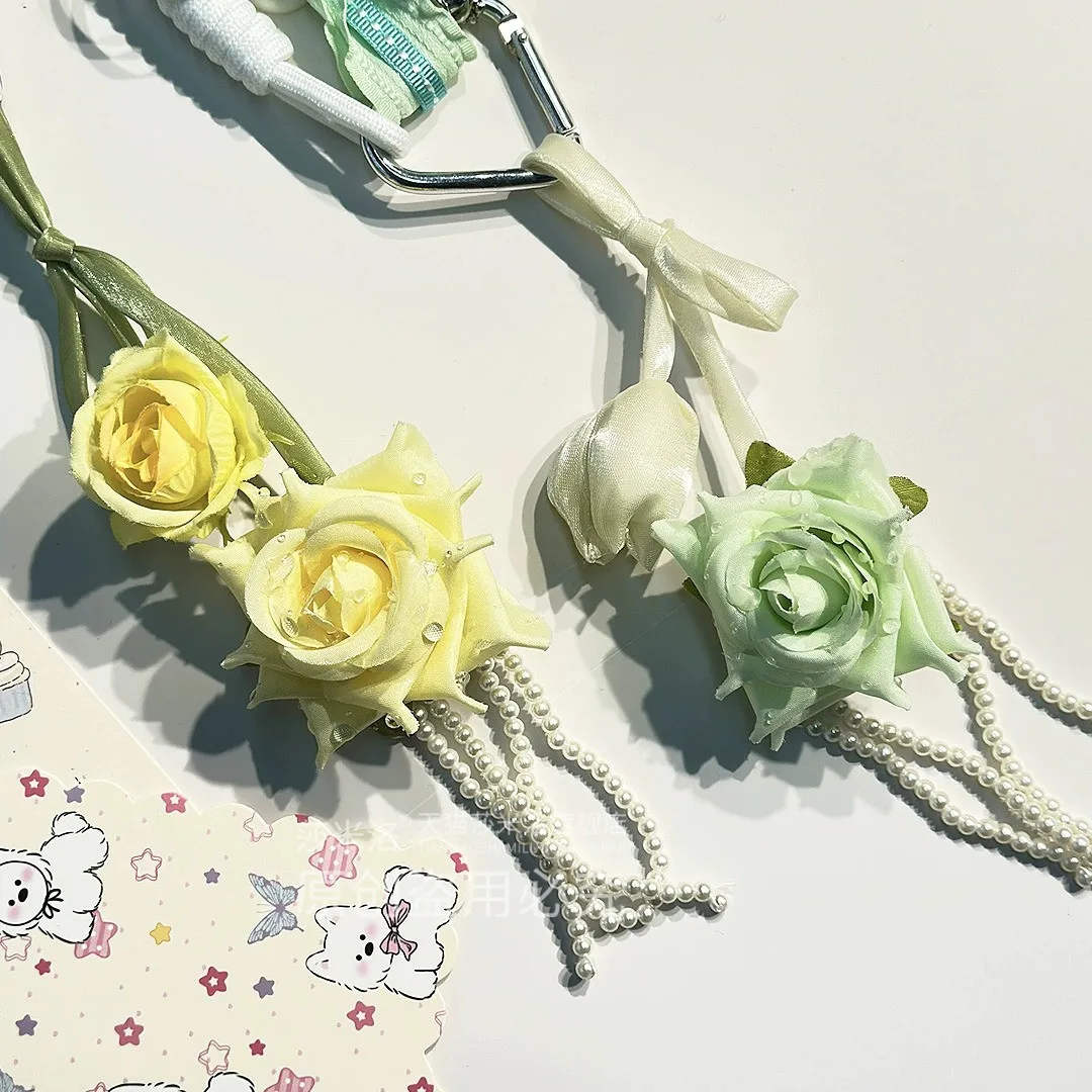 พวงกุญแจคาวาอี้ลายเฮลโลคิตตี้สไตล์ Y2K สำหรับตกแต่งกระเป๋าเป้สะพายหลัง กระเป๋าถือ ของตกแต่ง DIY สำหรับผู้หญิง พร้อมพู่ลูกไม้ลายดอกกุหลาบ